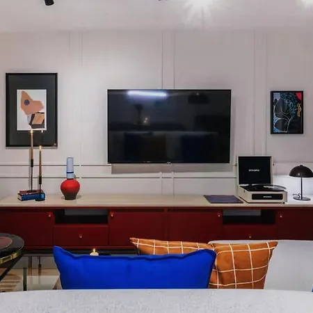 4 Bedrooms Center * Cologne