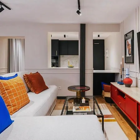 4 Bedrooms Center Apartment Cologne