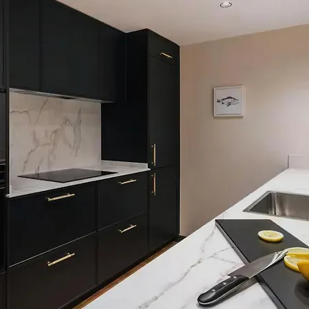 4 Bedrooms Center