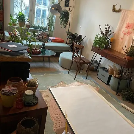 Gemuetliche Schlafcouch Im Hellen Wohnzimmer Zum Kurzaufenthalt Alloggio in famiglia *