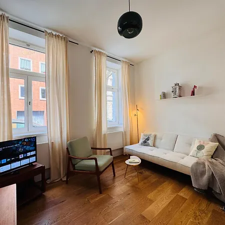 Charmantes 2-zimmer Altbau In Nippes Apartament *