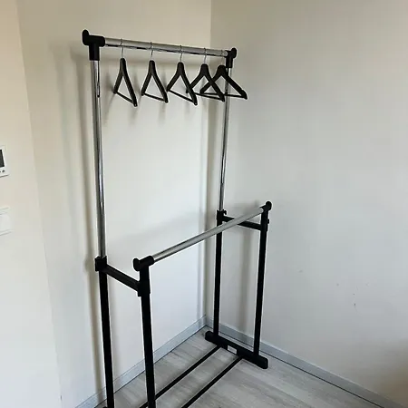 Modern Flat For 3 Guests Near And Transport Köln