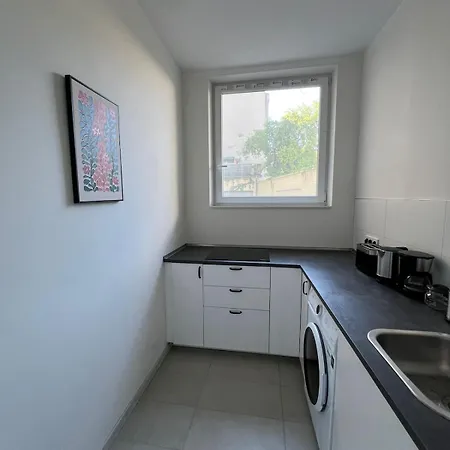 Modern Flat For 3 Guests Near And Transport * Köln