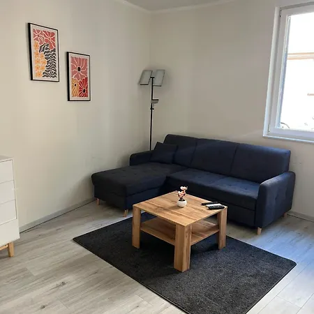 Modern Flat For 3 Guests Near And Transport Apartment Köln