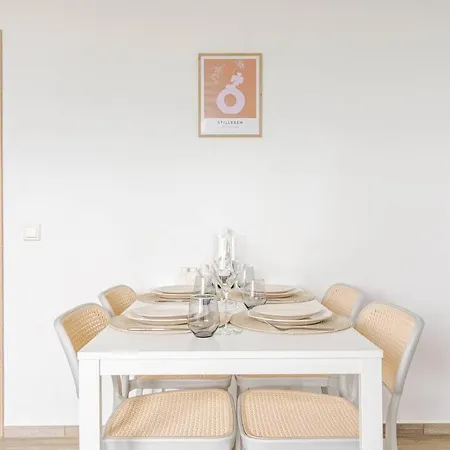Schoenes Mit Parkplatz & 24h Checkin 2 * Kolonia