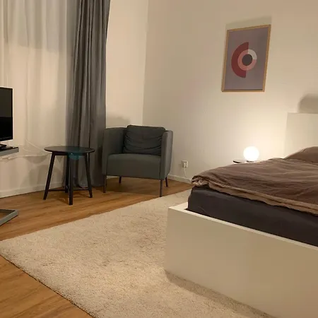 Apartment 2 Schlafzimmer, Kueche, Bad *
