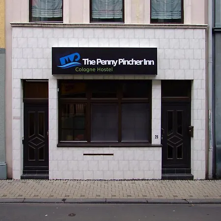 The Penny Pincher Хостел *