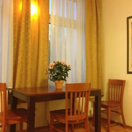 旅馆 克隆奥特尔公寓套房酒店 *