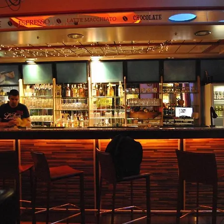 克隆奥特尔公寓套房酒店 *