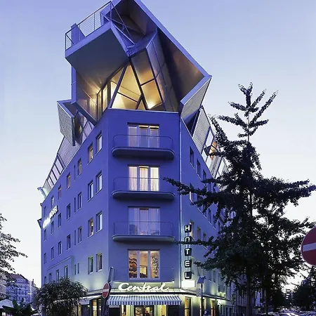 Chelsea Hotel 3*