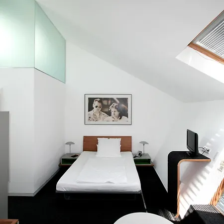 Chelsea 3* Cologne