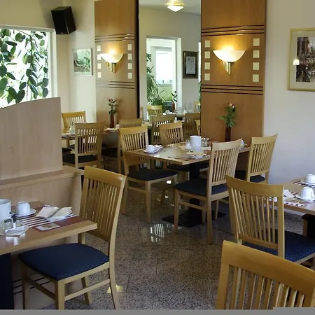 科隆机场商业酒店