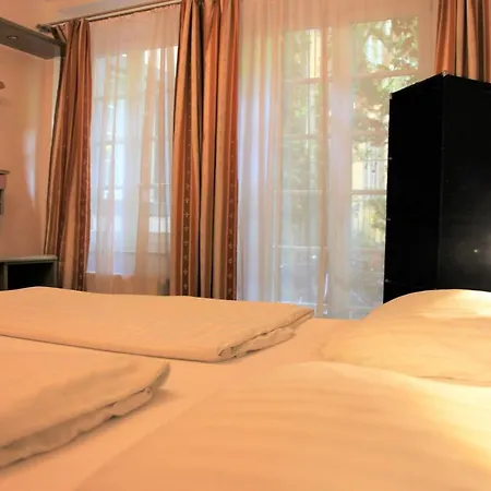 Altstadthotel Hayk Am Rhein 3* Κολωνία