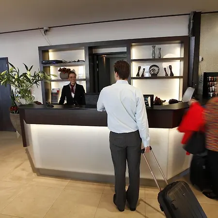 Hotel Centro Ayun 3*