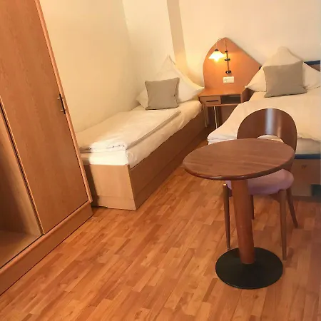 克隆奥特尔公寓套房酒店 *