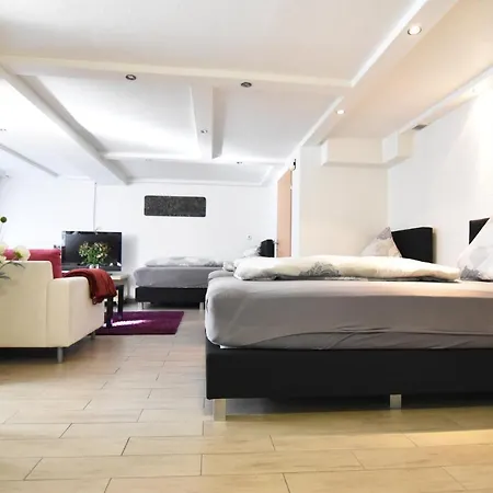 Ferienwohnung Mit Garten Und Pool Апартаменты *