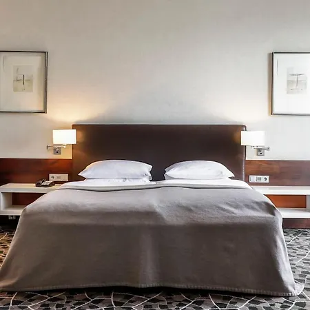 Hotel Dorint Am Heumarkt 4*