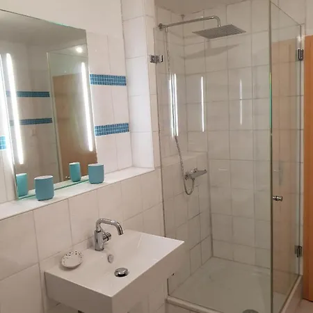 Schoenste Lage Am Rhein In Unmittelbarer Stadtnaehe, Köln