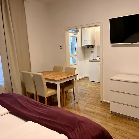 Altstadthotel Hayk Am Rhein 3* Colonia