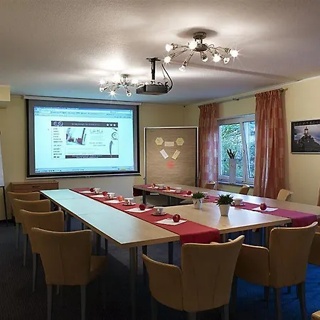Uhu Garni 3* Cologne