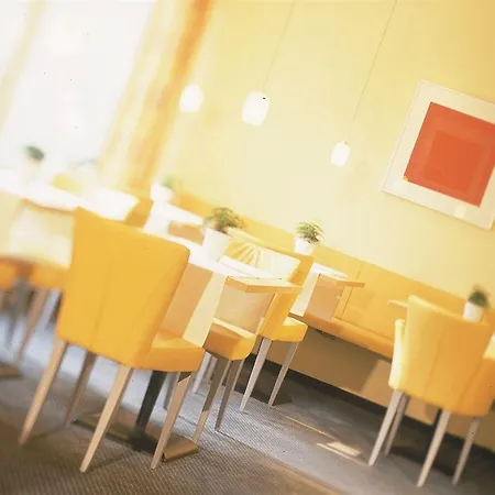 Uhu Garni Hotel 3*