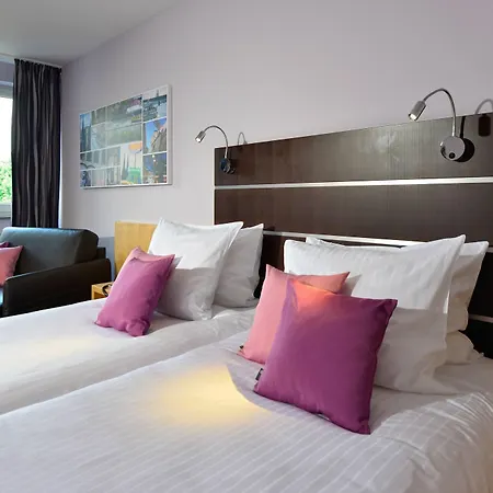 Uhu Garni 3* Cologne