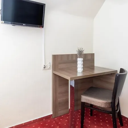 Leonet Hotel