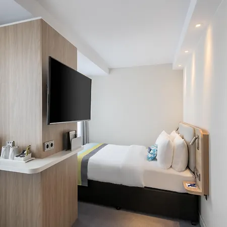 Express - - Centre Отель 3*