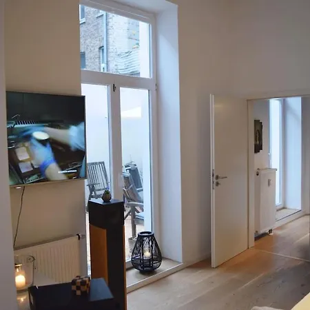 Hochwertige 4-zimmer-wohnung In Koln-sulz Appartement *