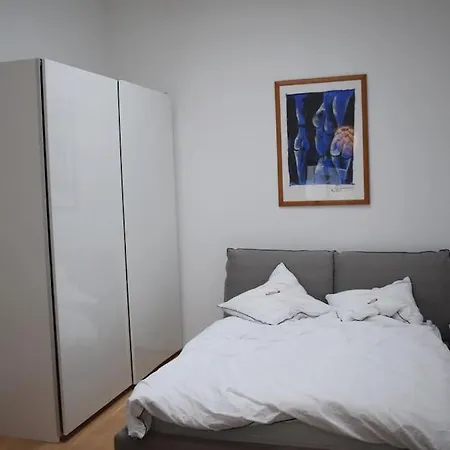 Hochwertige 4-zimmer-wohnung In Koln-sulz Keulen