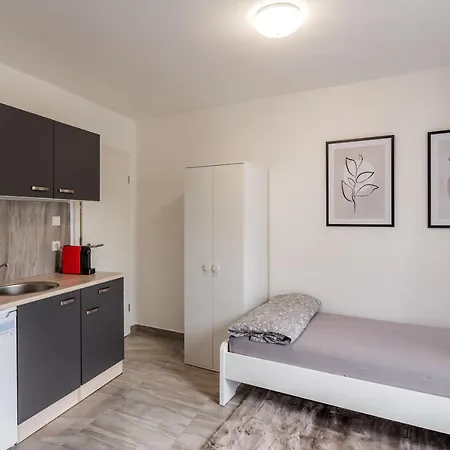 Apartments Cologne شقة *