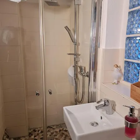 Schoenste Lage Am Rhein, Behagliches Haus Mit Kamin. Cologne