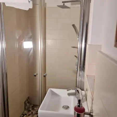 Schoenste Lage Am Rhein, Behagliches Haus Mit Kamin. *