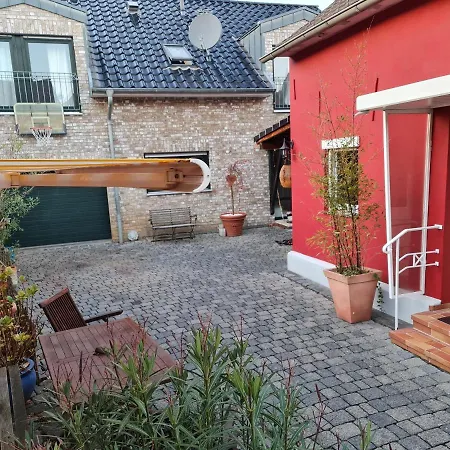 Schoenste Lage Am Rhein, Behagliches Haus Mit Kamin. Holiday home Cologne