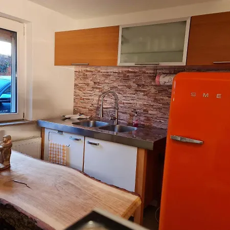 Schoenste Lage Am Rhein, Behagliches Haus Mit Kamin. *