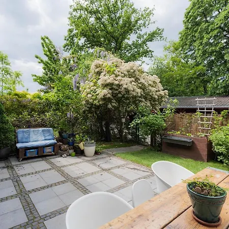 Spacious And Kids-friendly Modernized Farmhouse Near City Of Hébergement de vacances Cologne