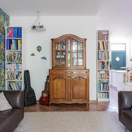 Hébergement de vacances Spacious And Kids-friendly Modernized Farmhouse Near City Of *