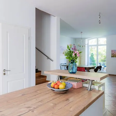 Spacious And Kids-friendly Modernized Farmhouse Near City Of *