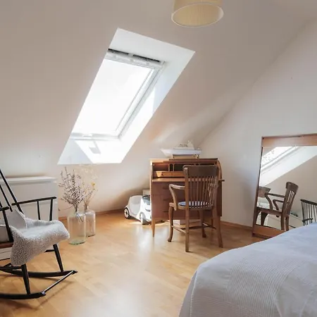 Spacious And Kids-friendly Modernized Farmhouse Near City Of