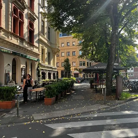 Volksgarten Mit Innenhof Colonia