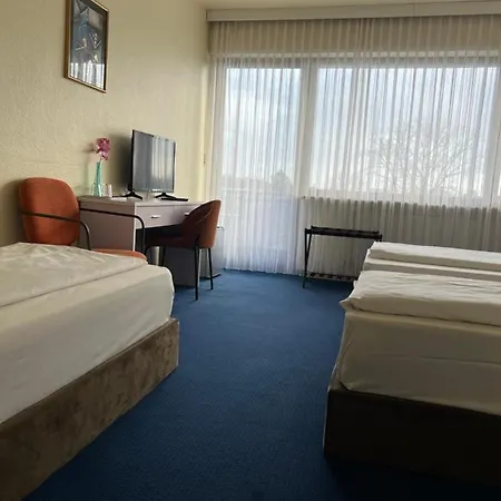 Am Flughafen Hotel 3*