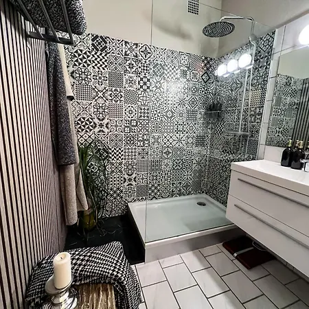 Big, Central And Charming On Schaafenstrasse Appartement Keulen