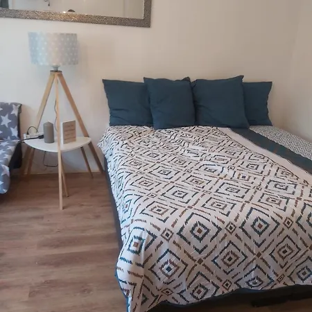 Appartement *** Comfortable 30m2 Studio Hansaring 19 *** Mediapark / Messe / Dom Keulen