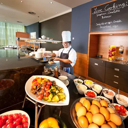 Hotel Dorint Am Heumarkt 4*