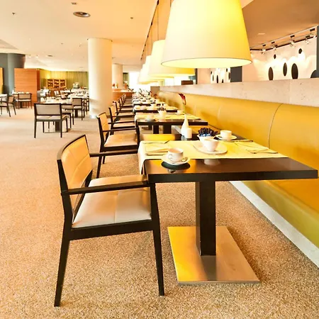 Dorint Am Heumarkt Hotel 4*
