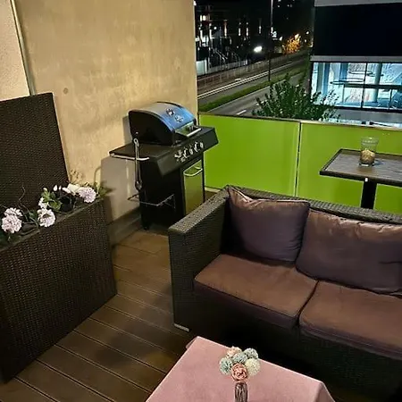 Luxurioese Mit Sauna Und Whirlpool Keulen