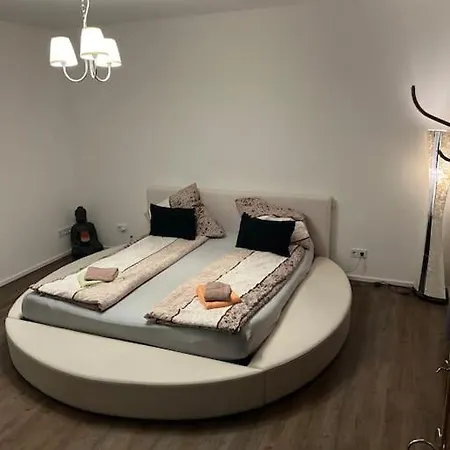 Appartement Luxurioese Mit Sauna Und Whirlpool Keulen