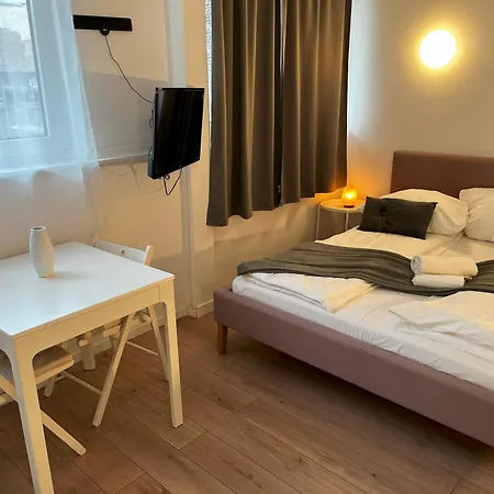 Stylish In Friesenplatz, Heart Of Appartement