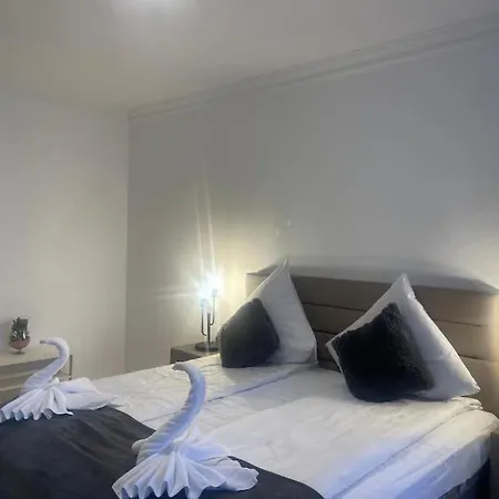 Apartment Central 3 Bedroom Apartment, Friesenstr *