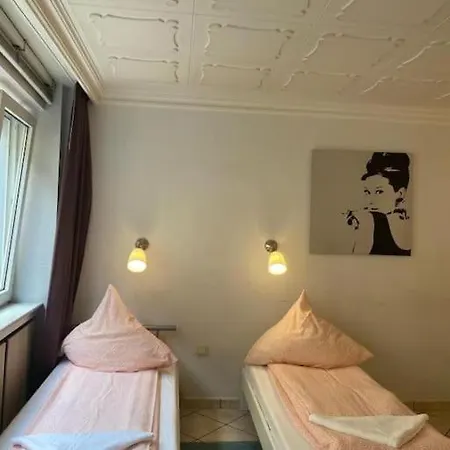 Apartment Central 3 Bedroom Apartment, Friesenstr